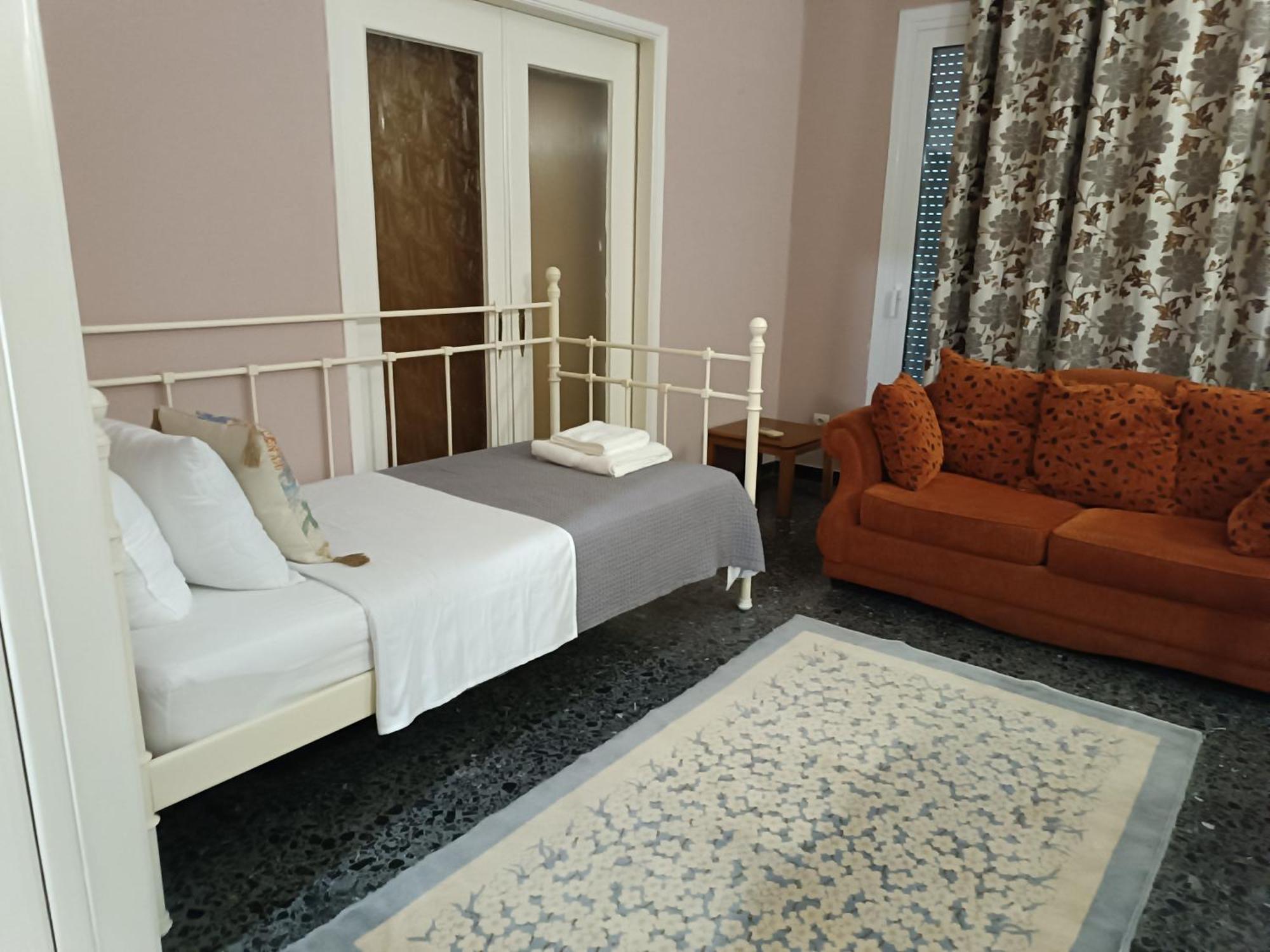 Escale & Journey - Athens Airport Layover Apartment Markópoulon