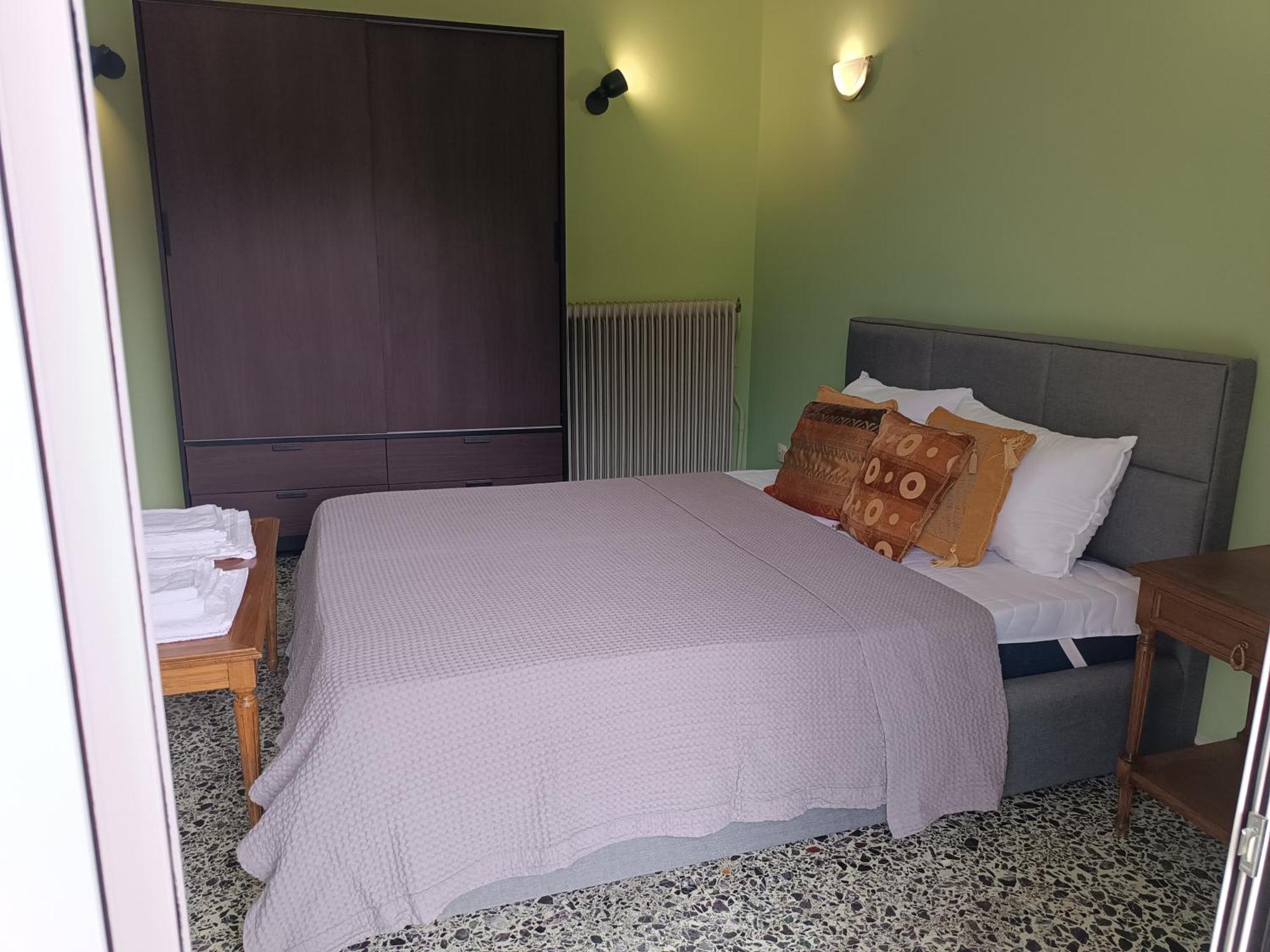 Escale & Journey - Athens Airport Layover Apartment Markópoulon